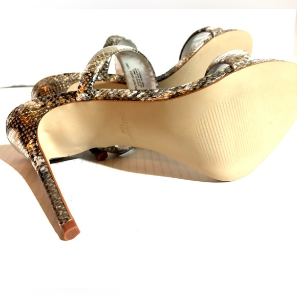 Steve Madden Snake Pattern Heels in Gray and Silver size 10M - Picture 5 of 5